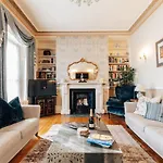 Central Townhouse With Garden & Free Parking