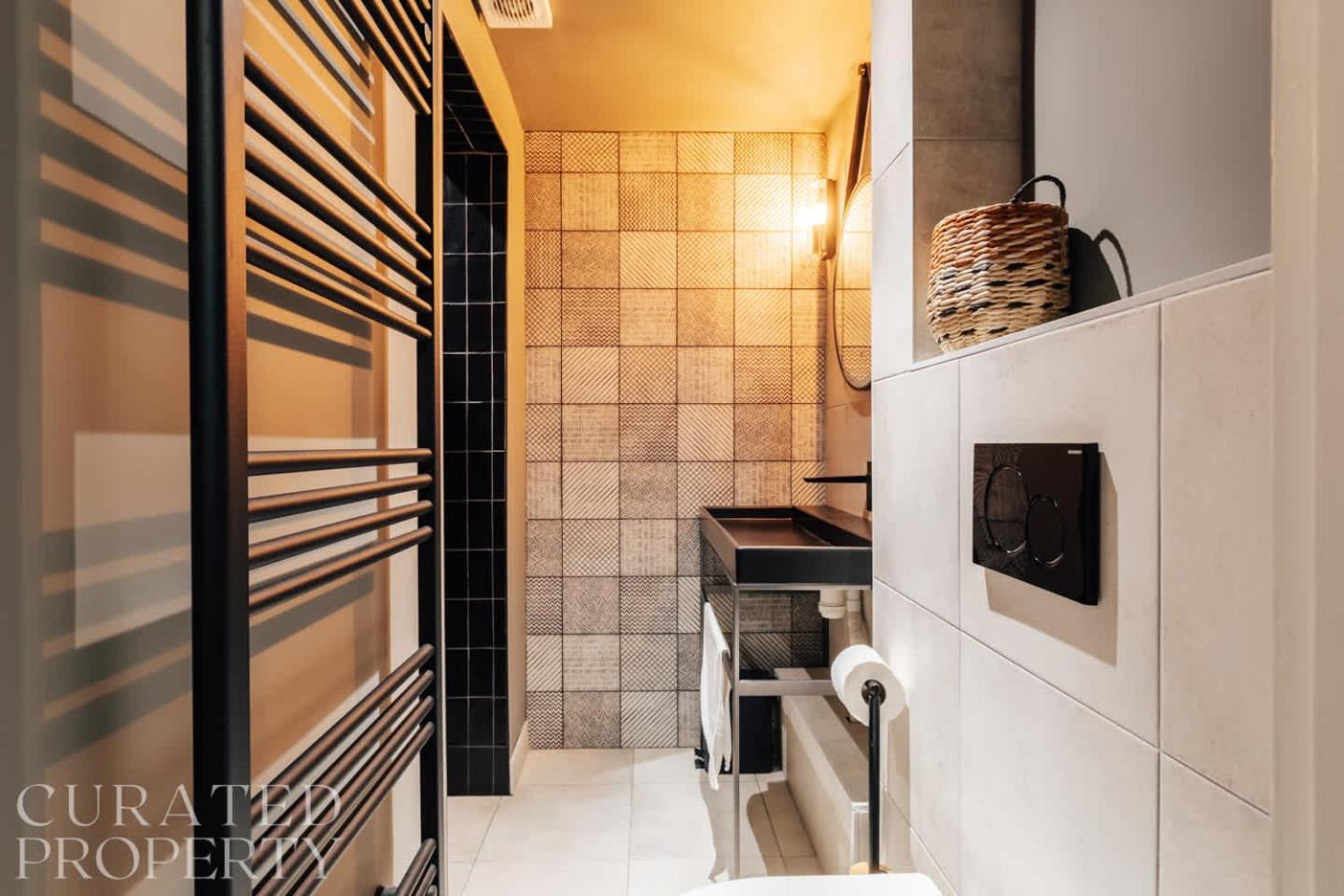 Townhouse With Garden & Free Parking